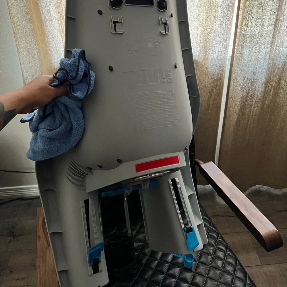 Brand new condition Thule child bike seat 😊 - Picture 5 of 5